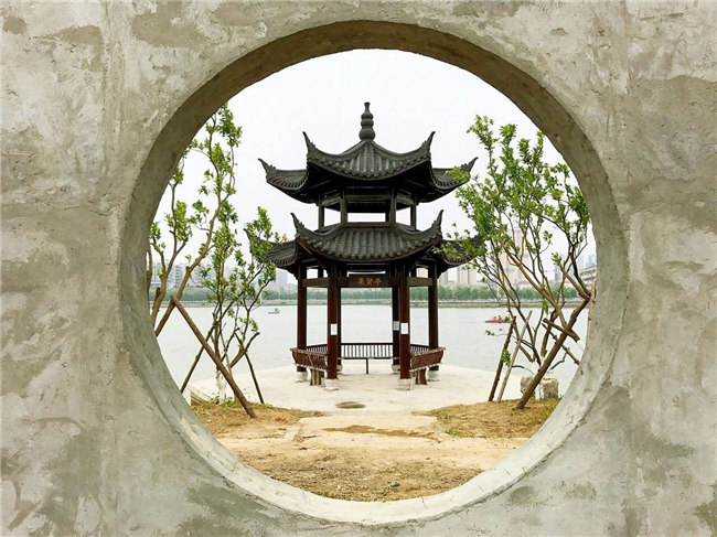 宜城市鯉魚(yú)湖濱湖景觀防腐木亭子-集賢亭